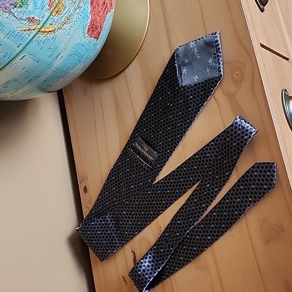 3/$40 Charleston the rack silk tie